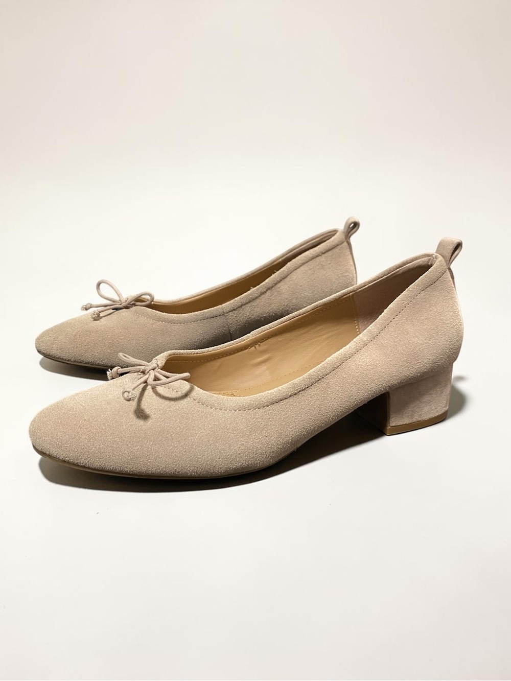 Hush Puppies Comfort Beige Suede Pump Low Heel Chic Ballet Bow Round Toe Sz 11